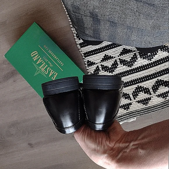 Eastland leather Classic II penny loafer women, 11 narrow - Picture 12 of 14